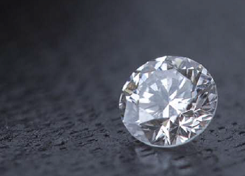 Geschliffener und polierter synthetischer Schmuck-Diamant